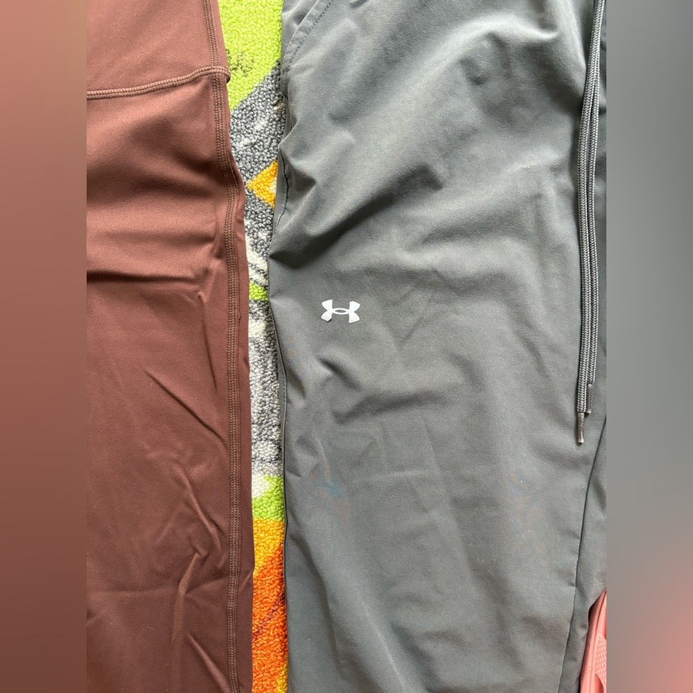 Two pair of women’s workout /active pants - Picture 4 of 7